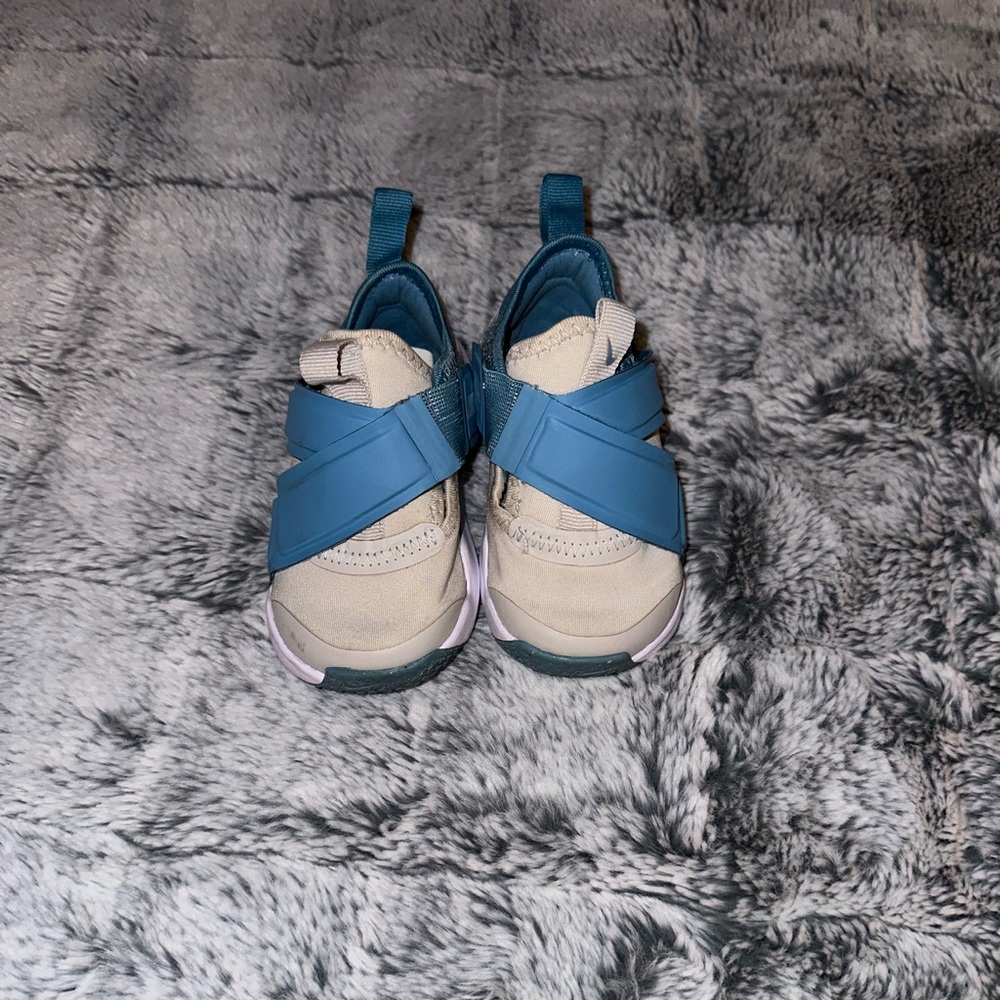 Nike toddler sneakers